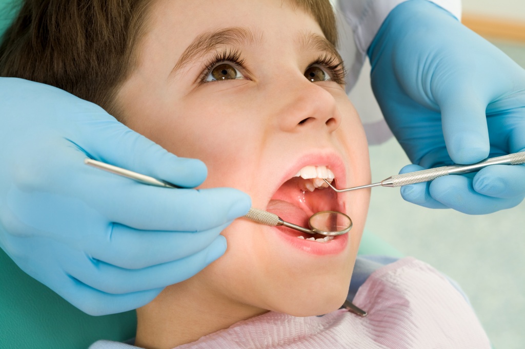 ребенок на приеме стоматолога.jpg